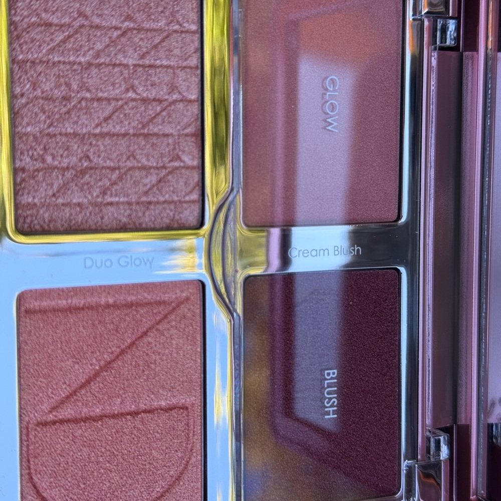 Natasha Denona Bloom Palette in Pink and Gold - Picture 3 of 4